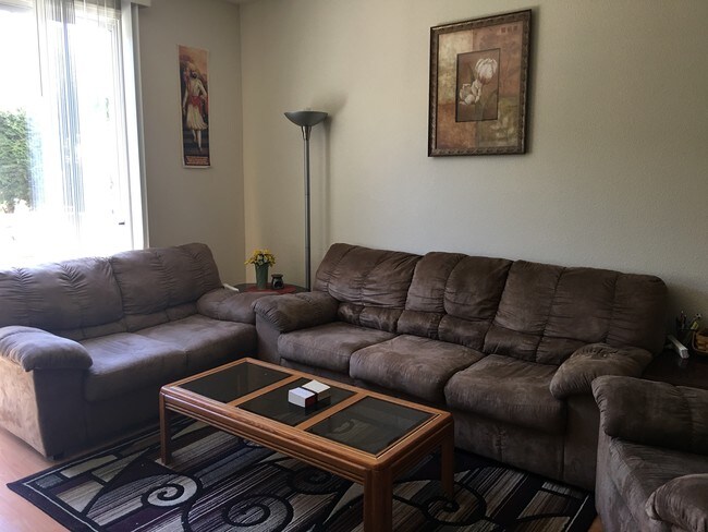 Sala de estar - 3670 Jasmine Cir