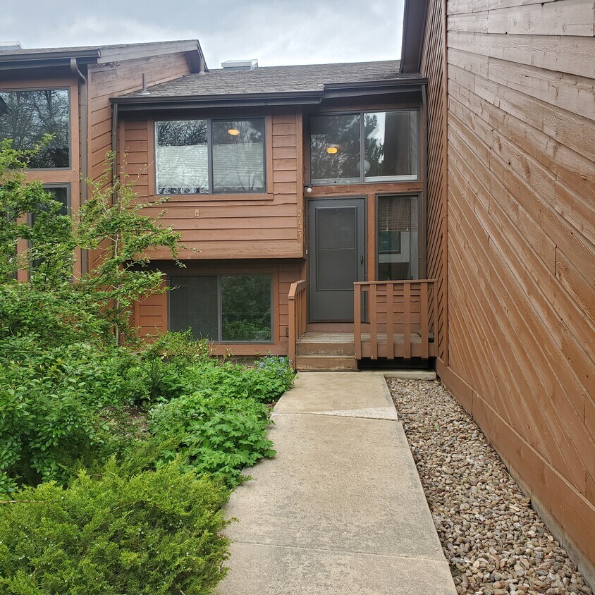 Primary Photo - 2725 Juniper Ave