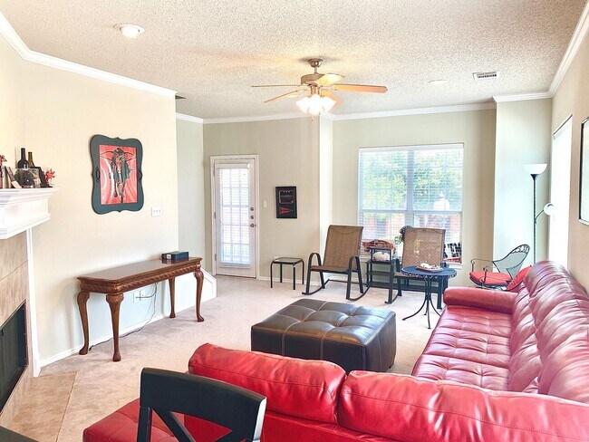 Foto del edificio - Pre-Leasing - 3-bedrooom, 3-bath Near Texas Tech!