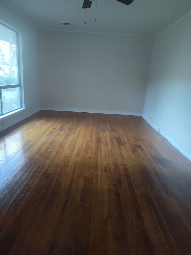 Foto del edificio - 665 Heather Ln