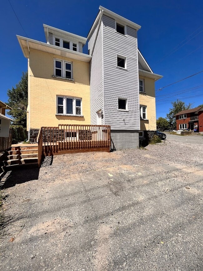Building Photo - 57 Beatty St