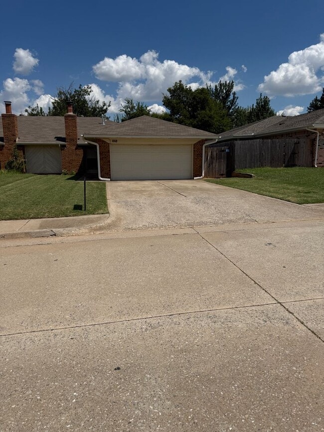 Building Photo - 1018 Summerton Pl