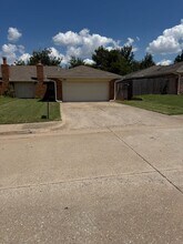 Building Photo - 1018 Summerton Pl