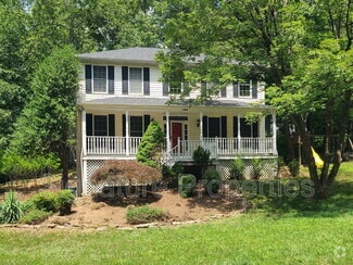 Building Photo - 105 Oakwood Dr