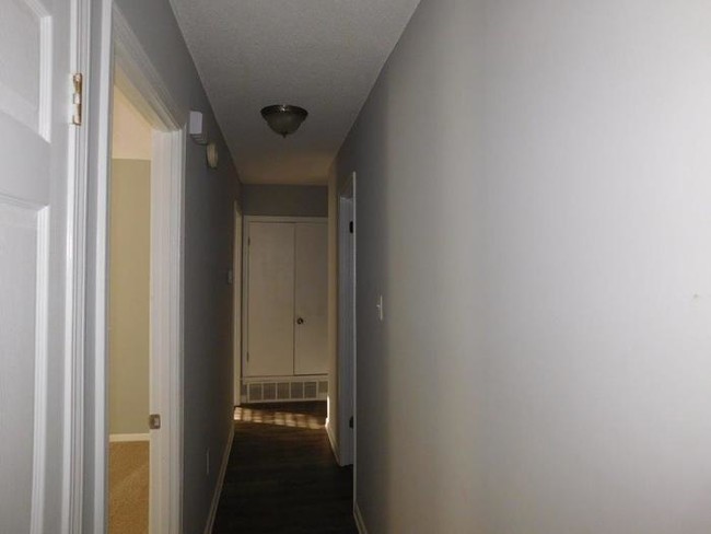 Building Photo - 6425 Walnut Grove Rd