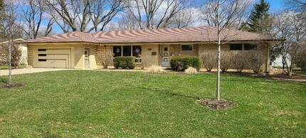 Building Photo - 607 Willow Ln
