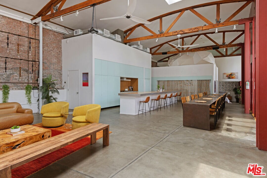Foto principal - 718 N Figueroa St