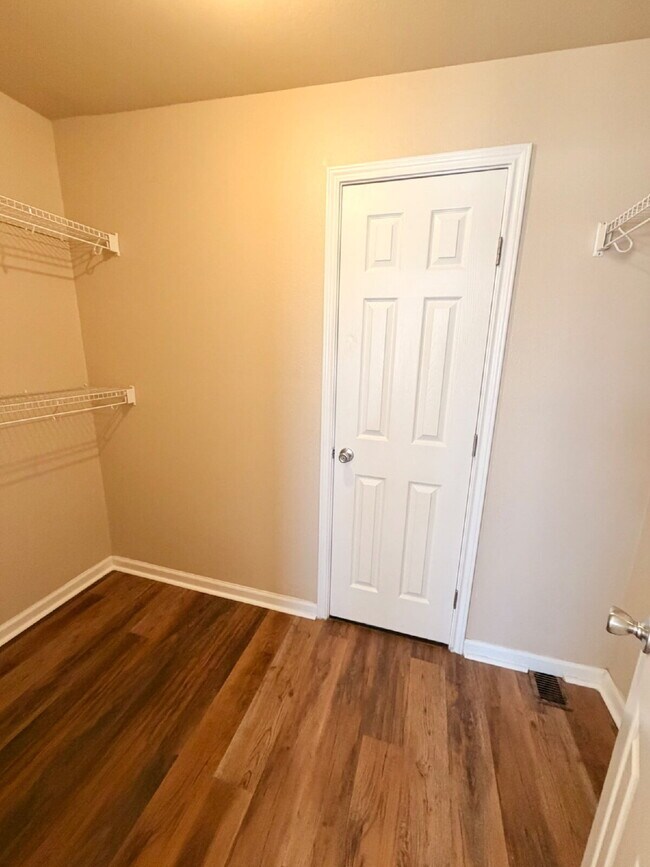 Foto del edificio - "Charming 3-Bed, 2-Bath Lubbock Home with Spacious 1176 Sq Ft Layout!"