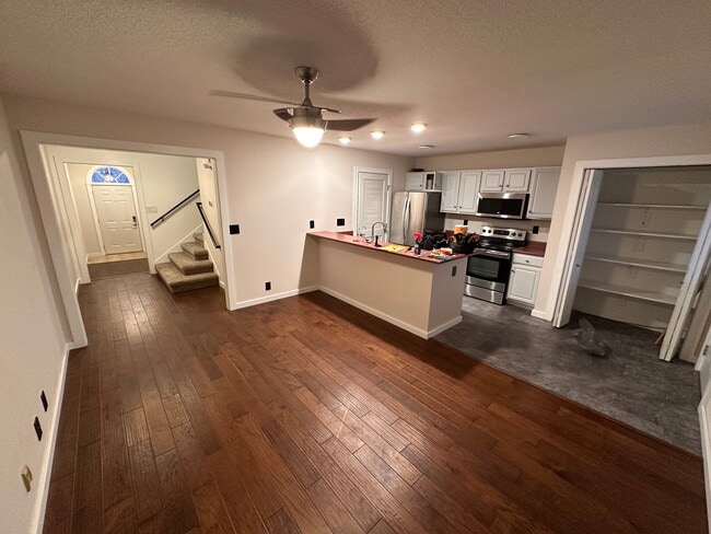 Building Photo - 518 N 5th St