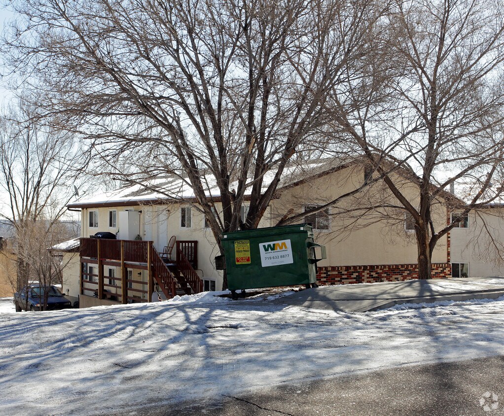 Building Photo - 2915 Straus Ln