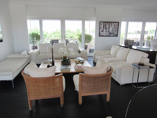 Foto del edificio - 315 S Lake Dr