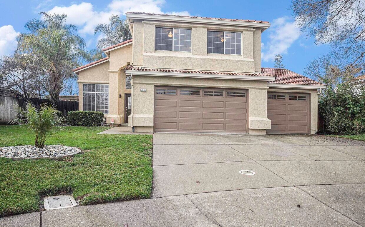 Foto principal - 4840 Woodbridge Way