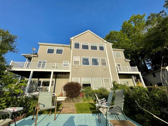 Building Photo - 203 Twin Lakes Rd