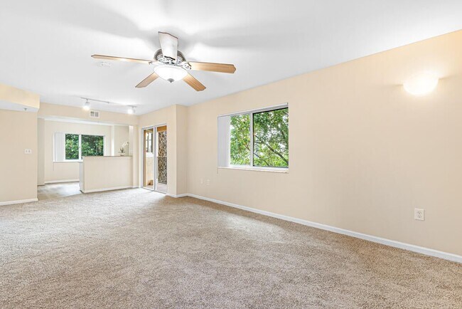 Building Photo - 900 Scotia Dr