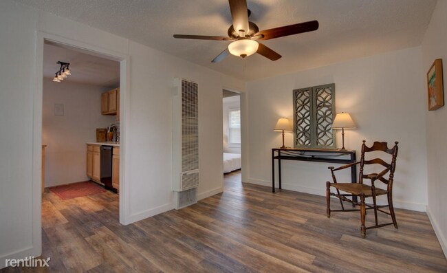 Foto del edificio - 1 br, 1 bath House - 1017 1/2 Iowa Ave