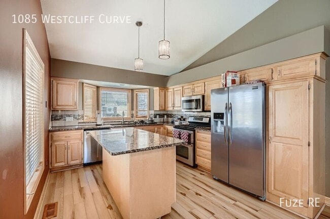 Building Photo - 1085 Westcliff Curve