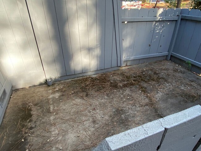 Foto del edificio - Kingbury Greens HOA 2 bedroom 2bath in Alta Sierra