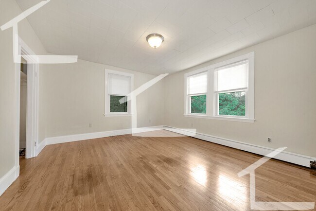 Foto del edificio - Charming 5 Bedroom-No Broker Fee