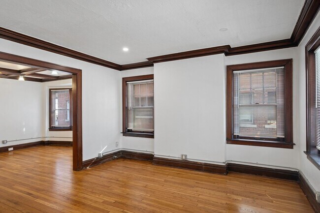 Building Photo - 304-306 Gladstone Blvd