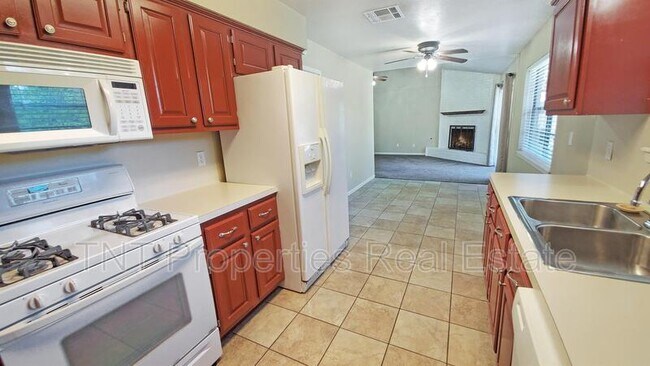 Foto del edificio - 1008 Val Verde Dr