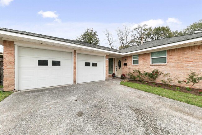 Foto del edificio - 5618 Nina Lee Ln