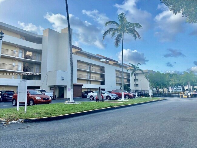 Foto del edificio - 8860 Fontainebleau Blvd