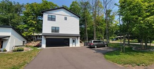 Building Photo - 4-Bedroom Home Built In 2022 - Situated Between UMD & St. Scholastica