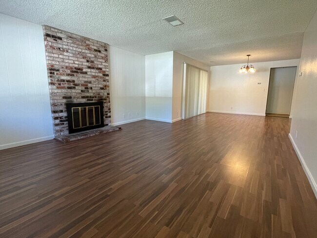 Sala de estar - 4828 Cowell Blvd