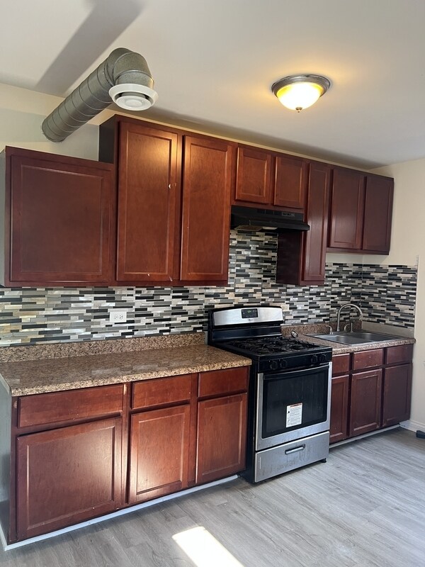 Primary Photo - 653 E 90th Pl