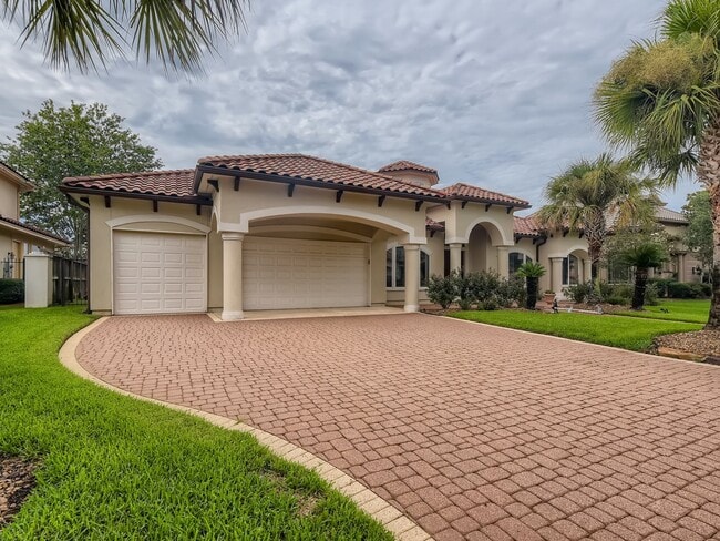 Building Photo - 19027 Crescent Bay Dr