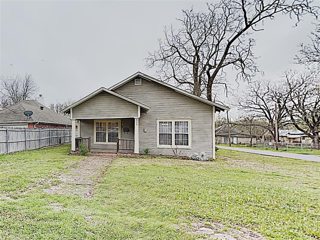 611 Lawrence Ave, Terrell, TX 75160 House for Rent in Terrell, TX