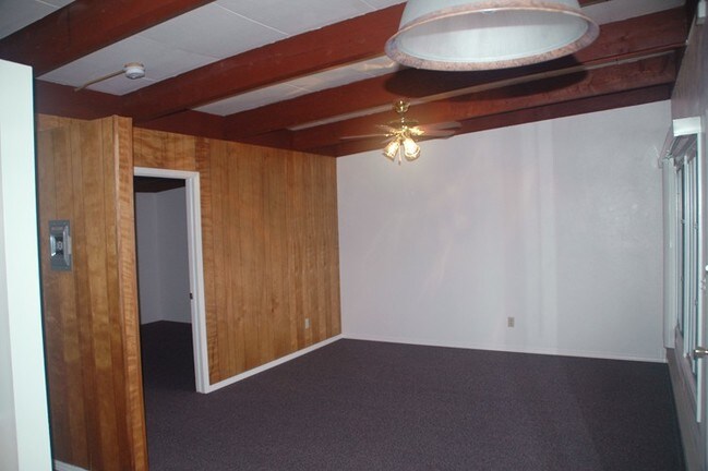 Foto del edificio - 1320 Linda Ln