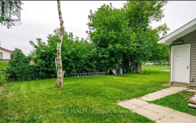 Photo du bâtiment - 825 Cameron St