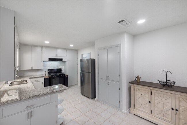 Building Photo - 2310 Pecos St