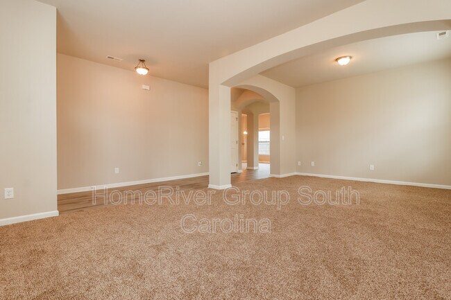Foto del edificio - 240 Meadow Wood Rd