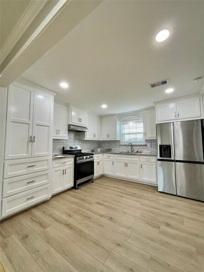 Foto del edificio - 817 N Chenango St