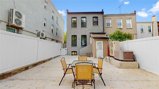 Building Photo - 262 Ridgewood Ave