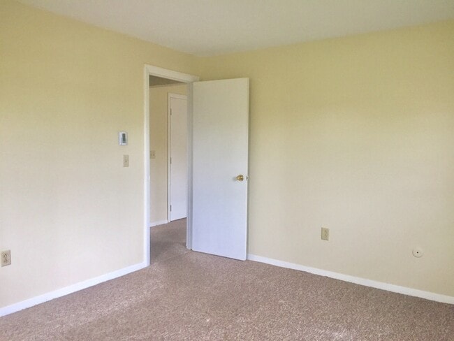 Building Photo - 28 Dinan Dr