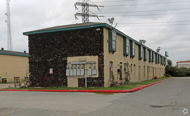 Foto del edificio - La Fiesta Apartments