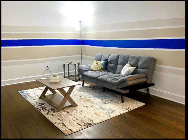 Foto del edificio - 6718-6720 Woodstream Duplex