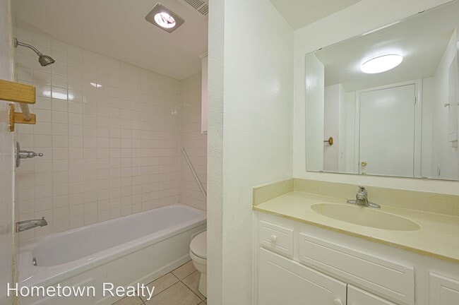 Building Photo - 6554 N Meridian Ave