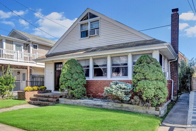 Building Photo - 14 Pershing Ave