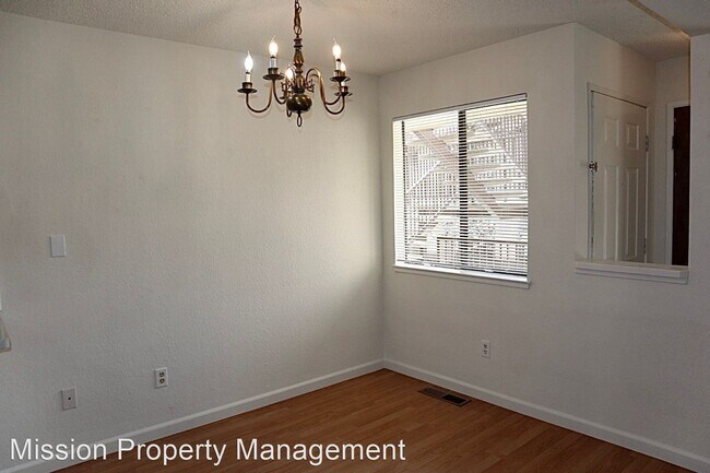 Building Photo - 3 br, 2 bath House - 18 Shaniko Cmn
