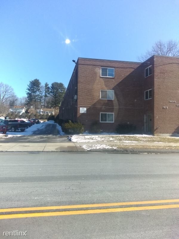 Primary Photo - 572 Brook St
