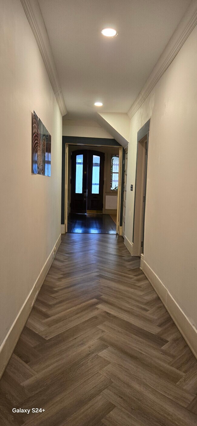 Foto del edificio - 1718 Capouse Ave