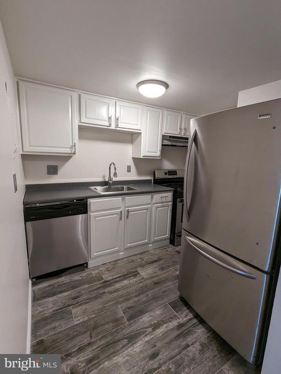 Foto del edificio - 7252 Donnell Pl