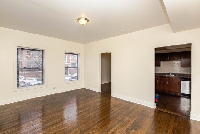 Building Photo - 909 W Agatite Ave