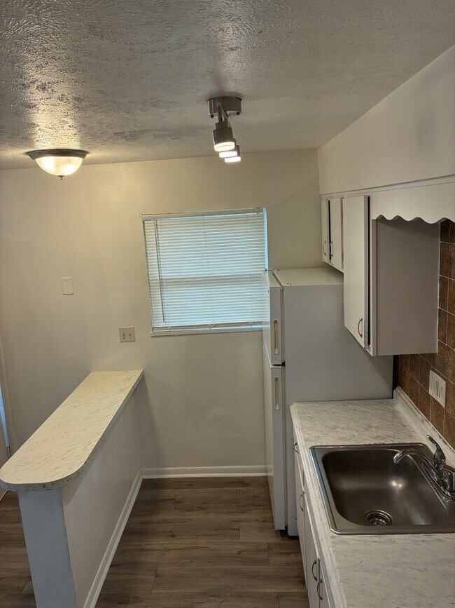 Foto del edificio - Affordable 1 bed/1 bath apartments off of ...