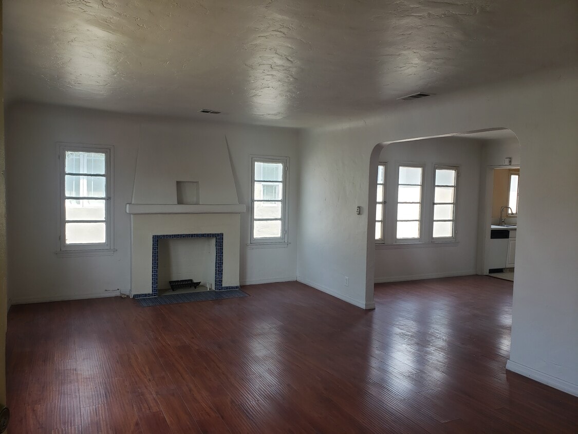 Primary Photo - 1466 S Crest Dr