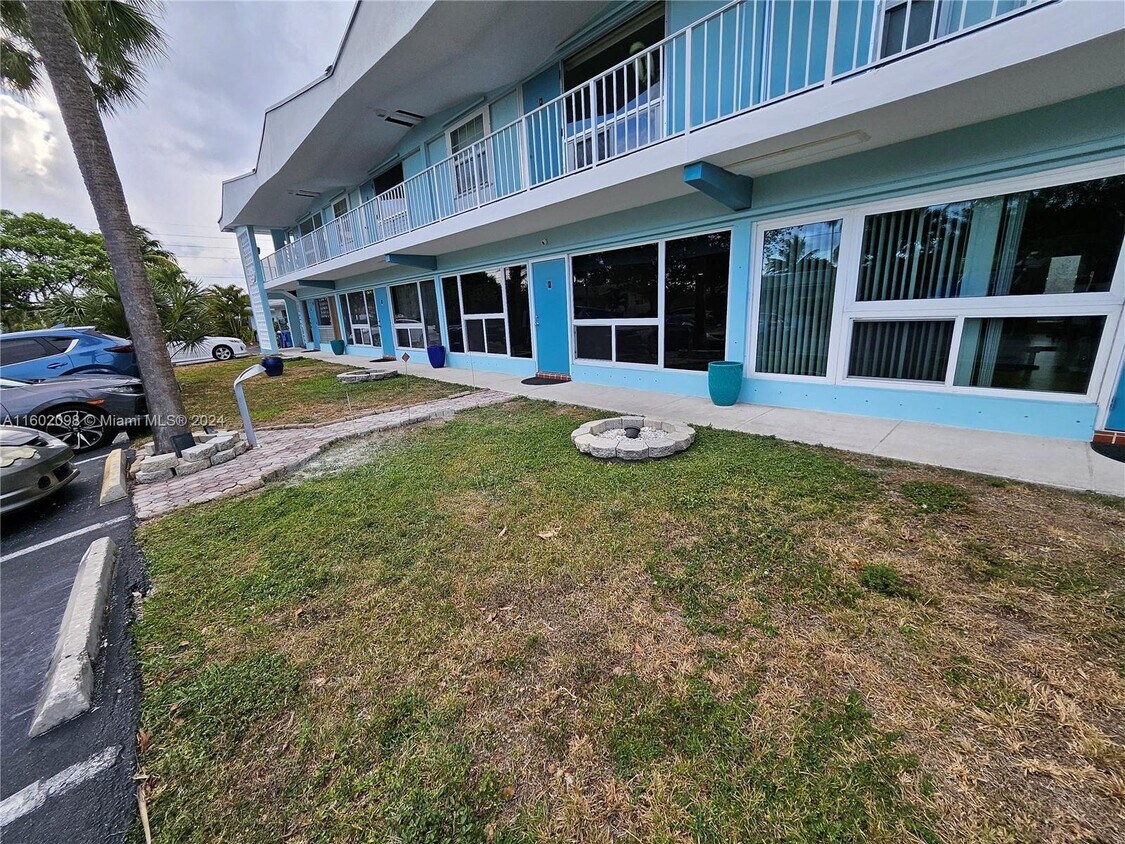 Primary Photo - 733 NW 30th Ct